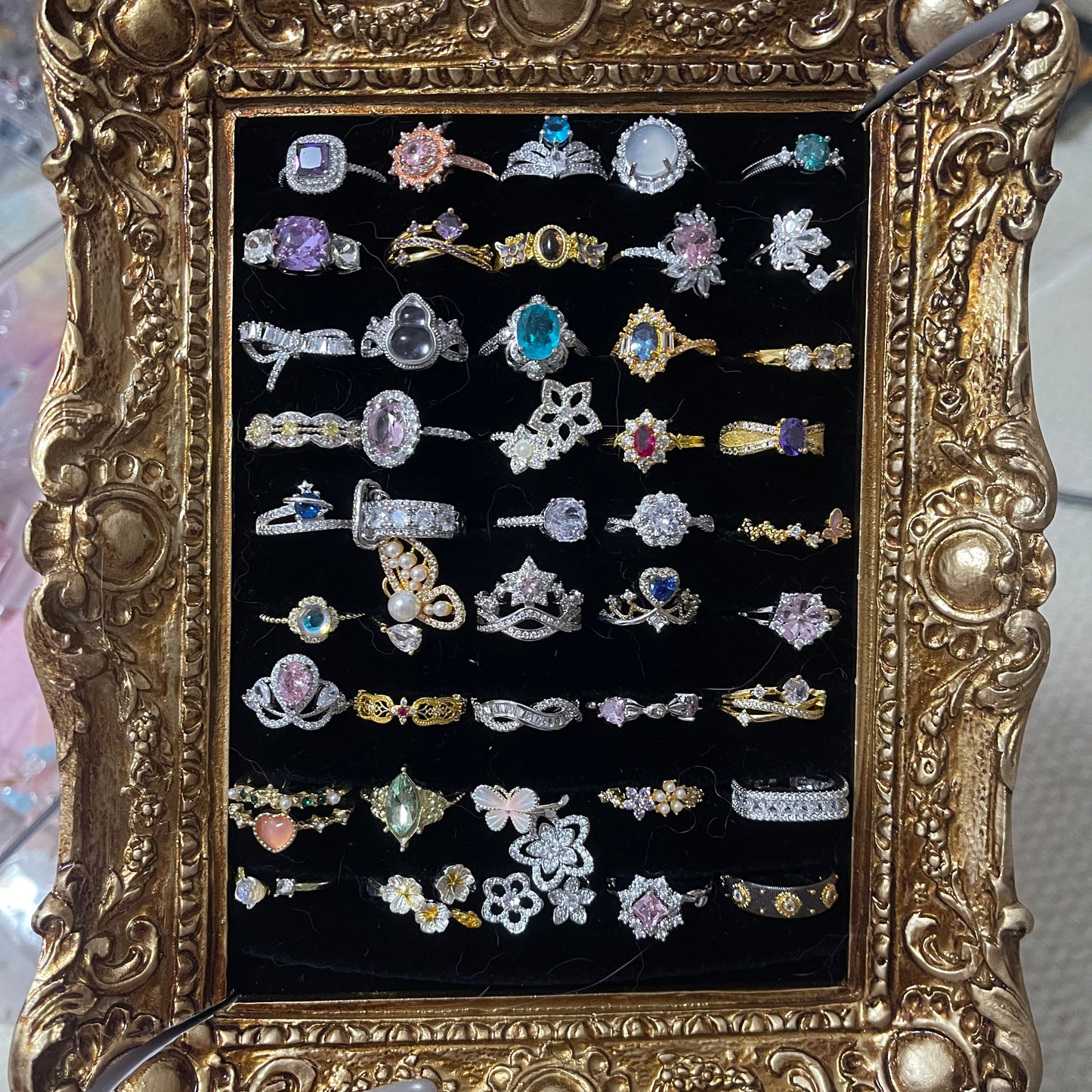 Lucky Hue Box-Rings/Sparkly keychains